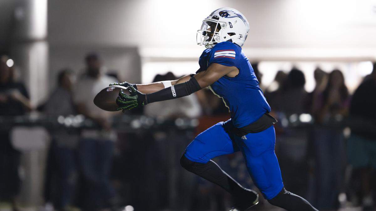 Graham-Kapowsin Eagles wide receiver Jayce Halasz (1) catches a touchdown with his finger tips during the second half of the game against the O'Dea Fighting Irish at Art Crate Field, on Friday, Sept. 5, 2025, in Spanaway, Wash.