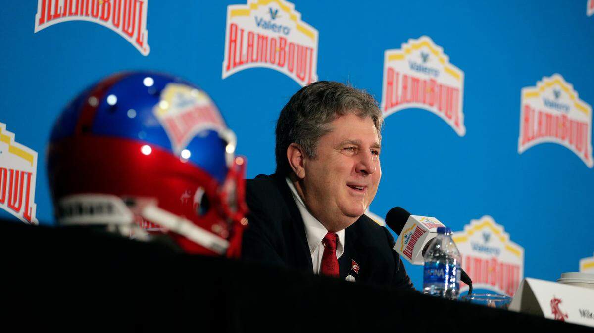 Former Washington State head coach Mike Leach during a 2018 news conference in Texas. Leach died on Monday, Dec. 12, at the age of 61.