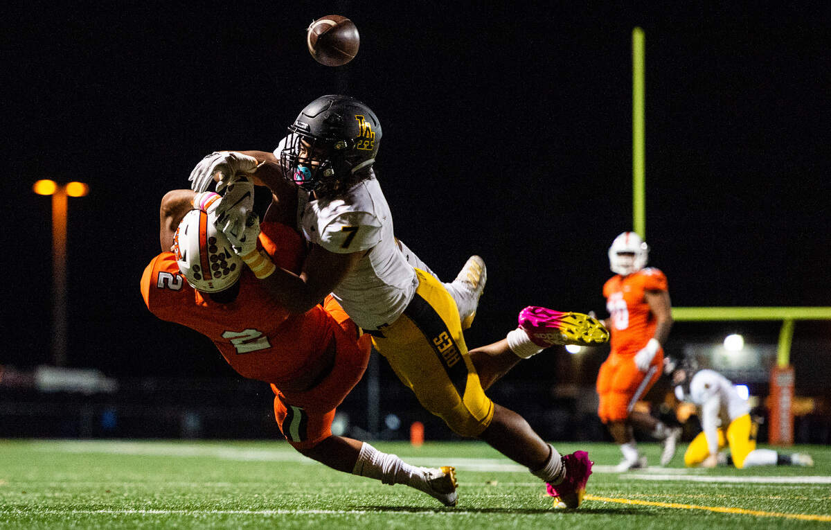 Lakes’ Jaedon Hall (2) breaks up a pass intended for Lincoln’s Jeremiah Noaese during the second quarter. Lincoln played Lakes in a football game at Harry Lang Stadium in Lakewood, Wash., on Friday, Oct. 25, 2019.