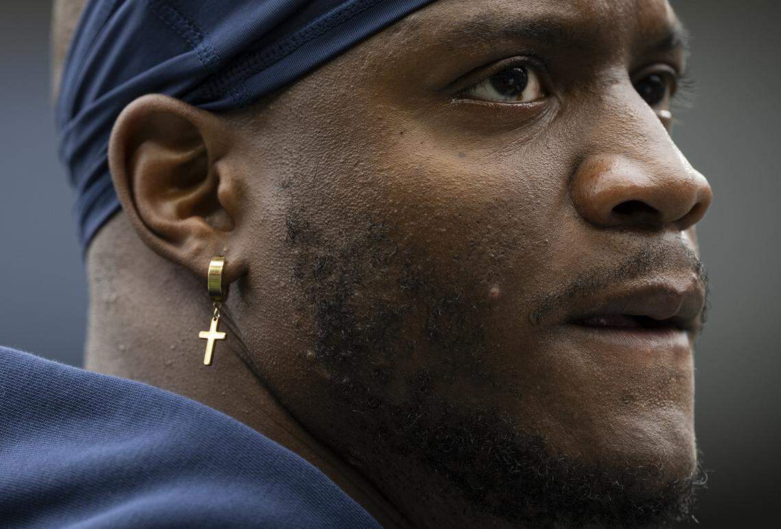 Seattle Seahawks running back Kenneth Walker III (9) warms up before the game against the San Francisco 49ers at Lumen Field, on Sunday, Sept. 7, 2025, in Seattle.