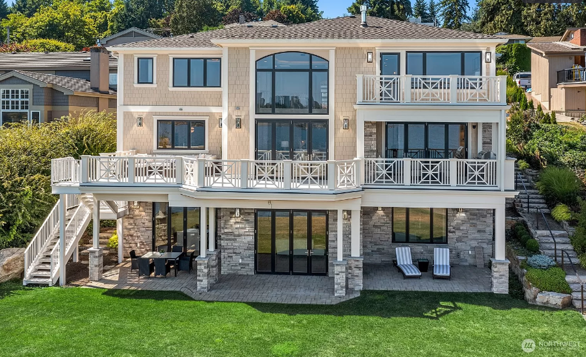 Photo from the 7260 N. Mercer Way Zillow listing in Mercer Island.