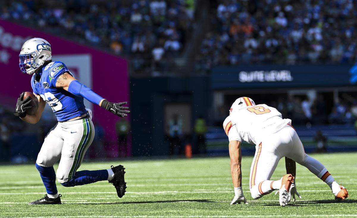 Seattle Seahawks tight end AJ Barner (88) makes a first down catch during the second quarter of the game against the Tampa Bay Buccaneers at Lumen Field, on Sunday, Oct. 5, 2025, in Seattle.