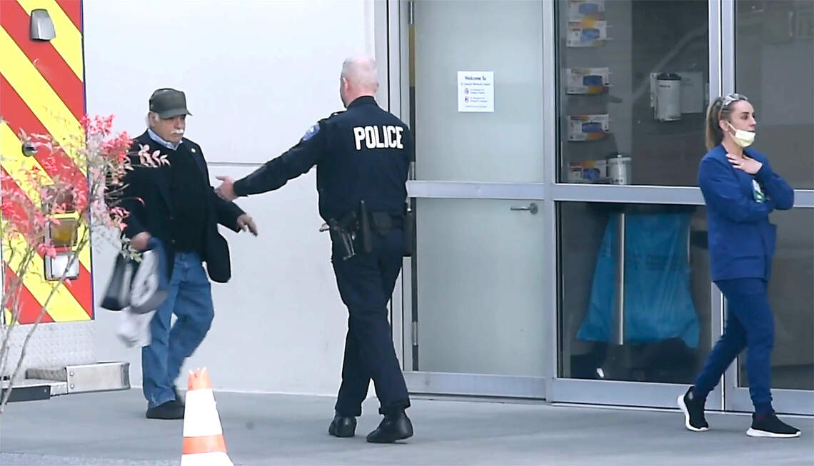 Pierce County deputies shot, suspect killed during SWAT arrest | Tacoma ...