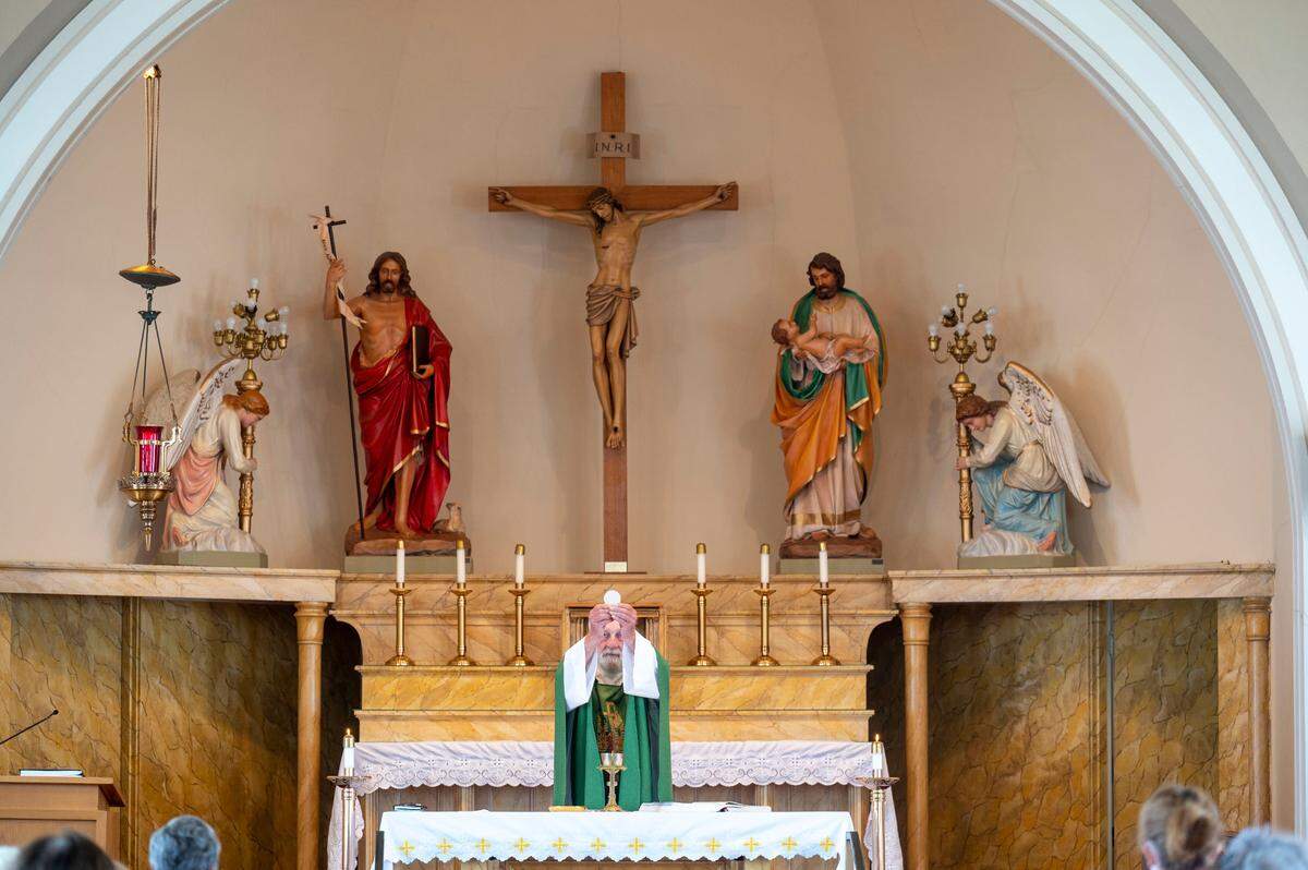Father Ron Knudsen says the last Mass at St. Rita of Cascia on Wednesday, June 8, 2022, in Tacoma.