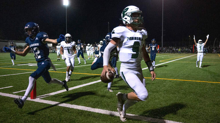 PHOTOS: Seahawks hold off Tides in Fish Bowl rivalry, 39-30