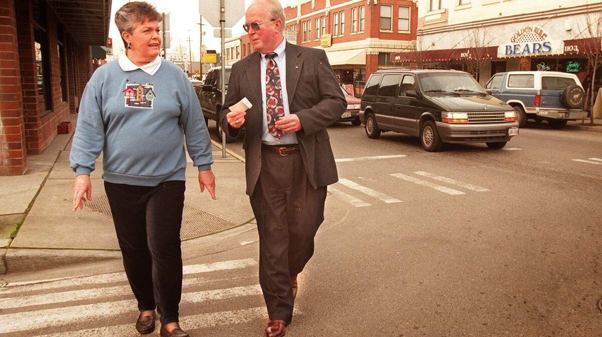 Barbara Skinner and John Skinner enjoy a stroll along the main street of downtown Sumner.