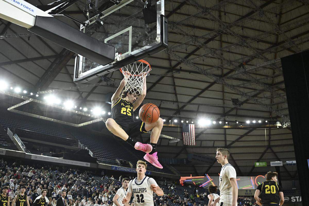Puyallup post Will Nasinec (25) dunks the ball during the quarterfinal round of the 4A State Tournament against Gonzaga Prep at the Tacoma Dome, on Thursday, March 5, 2026, in Tacoma.