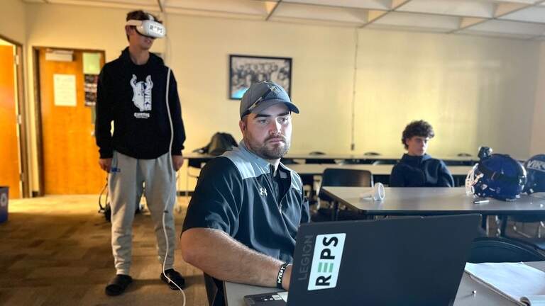 ‘On the cutting edge.’ Curtis the first football program in Washington to use VR headsets