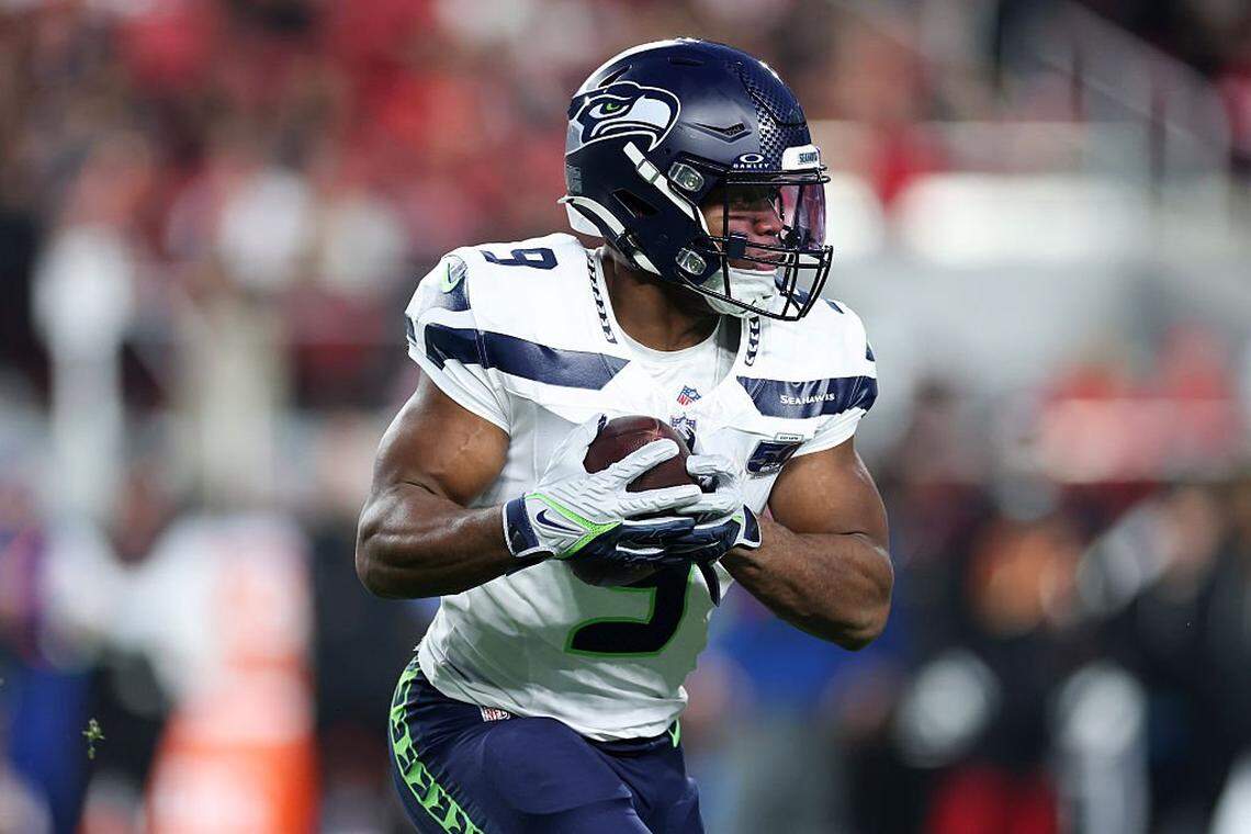 SANTA CLARA, CALIFORNIA - JANUARY 03: Kenneth Walker III #9 of the Seattle Seahawks runs with the ball in the first quarter of a game against the San Francisco 49ers at Levi's Stadium on January 03, 2026 in Santa Clara, California. (Photo by Ezra Shaw/Getty Images)