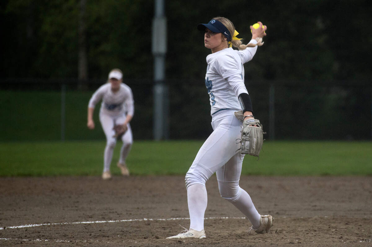 Rogers starter Keagan Norfleet (3) pitches in a 4A SPSL softball game against Olympia on Thursday, May 4, 2023 at Heritage Recreation Center in Puyallup, Wash.