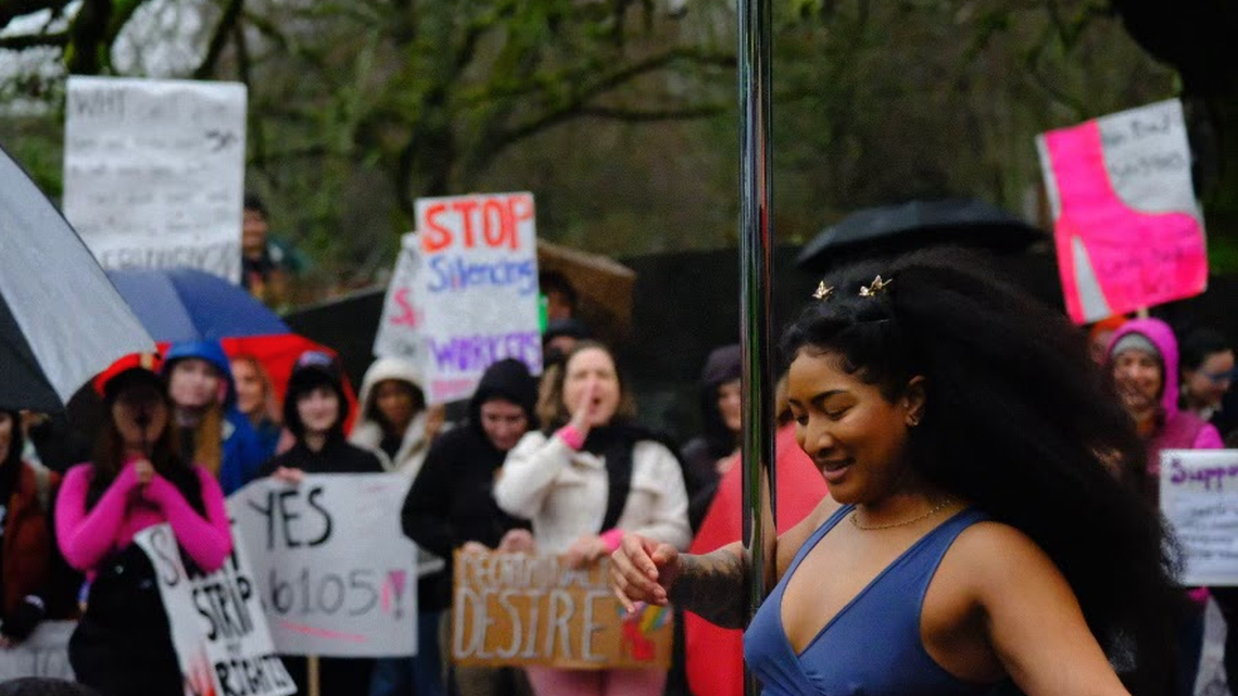 Inslee signs Strippers’ Bill of Rights today. When booze will hit WA clubs is uncertain