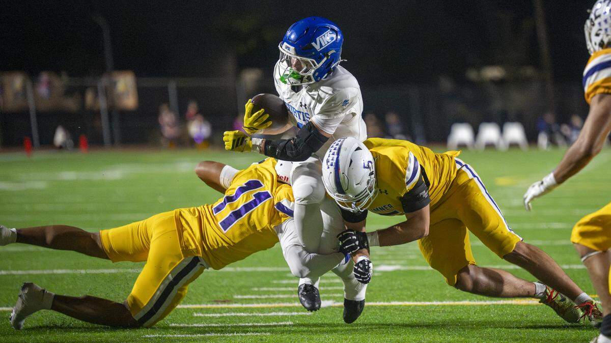 Sumner’s Elias Tulifua (11) and Sumner’s Austin Glivar (5) tackle Curtis’ Ryland Geldermann (4) on Friday, Oct. 17, 2025, in Sumner, Wash.