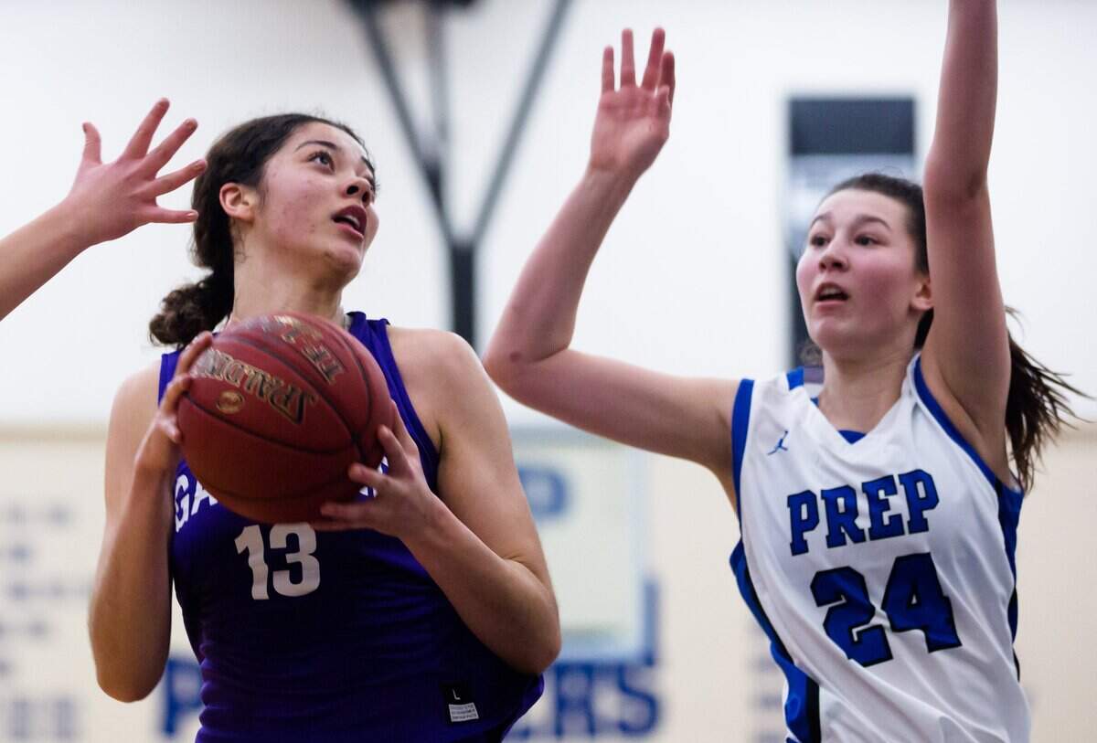 Garfield’s Dalayah Daniels takes a shot over Seattle Prep’s McKenna Dorscht as the Bulldogs take on the Panthers at Seattle Prep High School on Friday, Dec. 7, 2018.