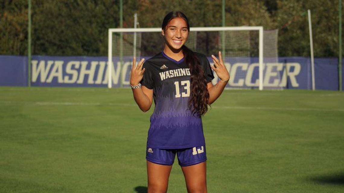 Auburn Riverside soccer star Samiah Shell commits to UW