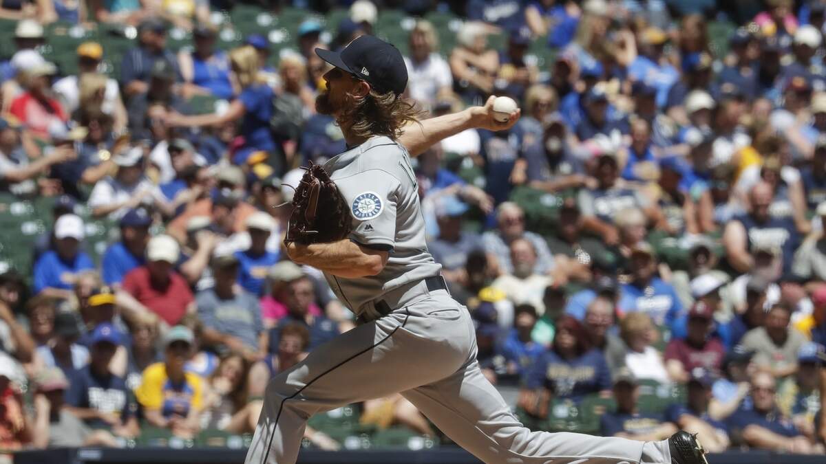 Seattle Mariners starting pitcher Mike Leake throws during the first inning of a baseball game against the Milwaukee Brewers Thursday, June 27, 2019, in Milwaukee.