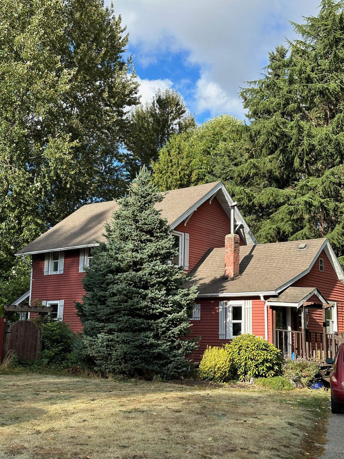 The original Fife home of the Pasinetti family dates back to 1912 and still stands today. The surrounding farm was sold in 1997 to make way for new development.