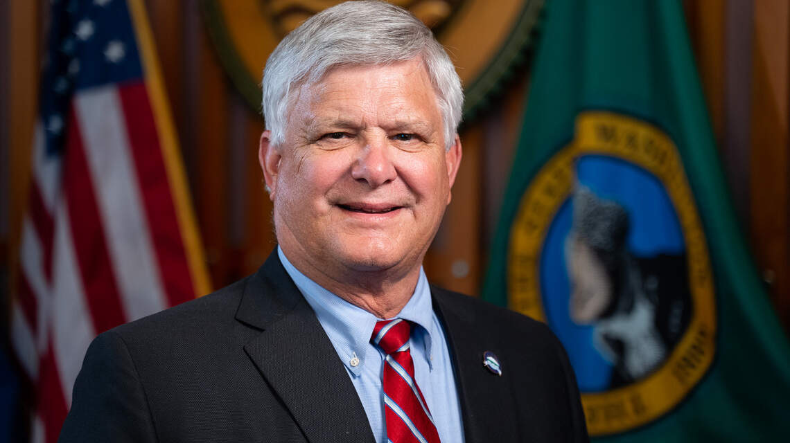 Lakewood mayor decides to step down after nearly a decade