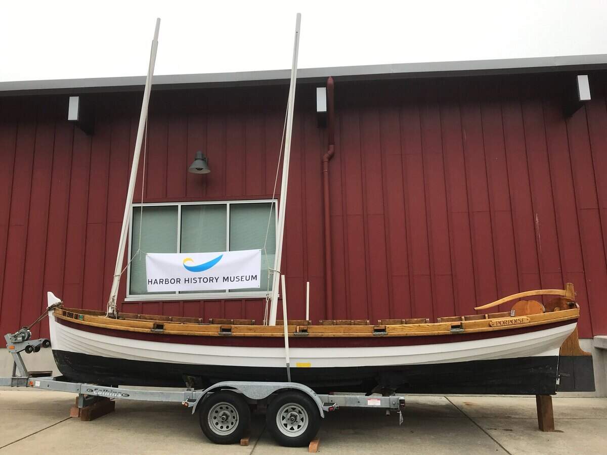 The Porpoise is a 26 foot wooden survey gig replica built in 1989.