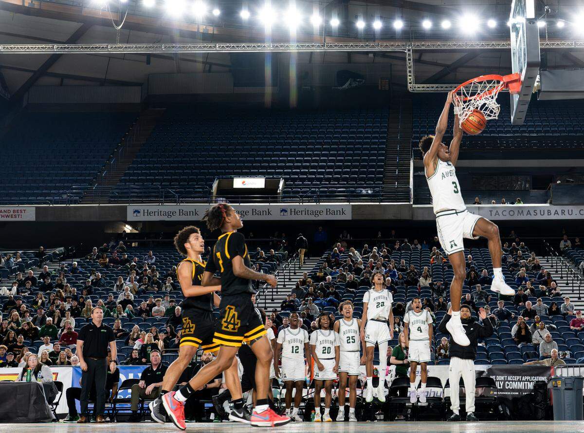 Auburn’s Jaylen Petty (3) dunks the ball against Lincoln during the first round of the Class 3A state tournament game at the Tacoma Dome, on Wednesday, Feb. 28, 2024, in Tacoma, Wash.