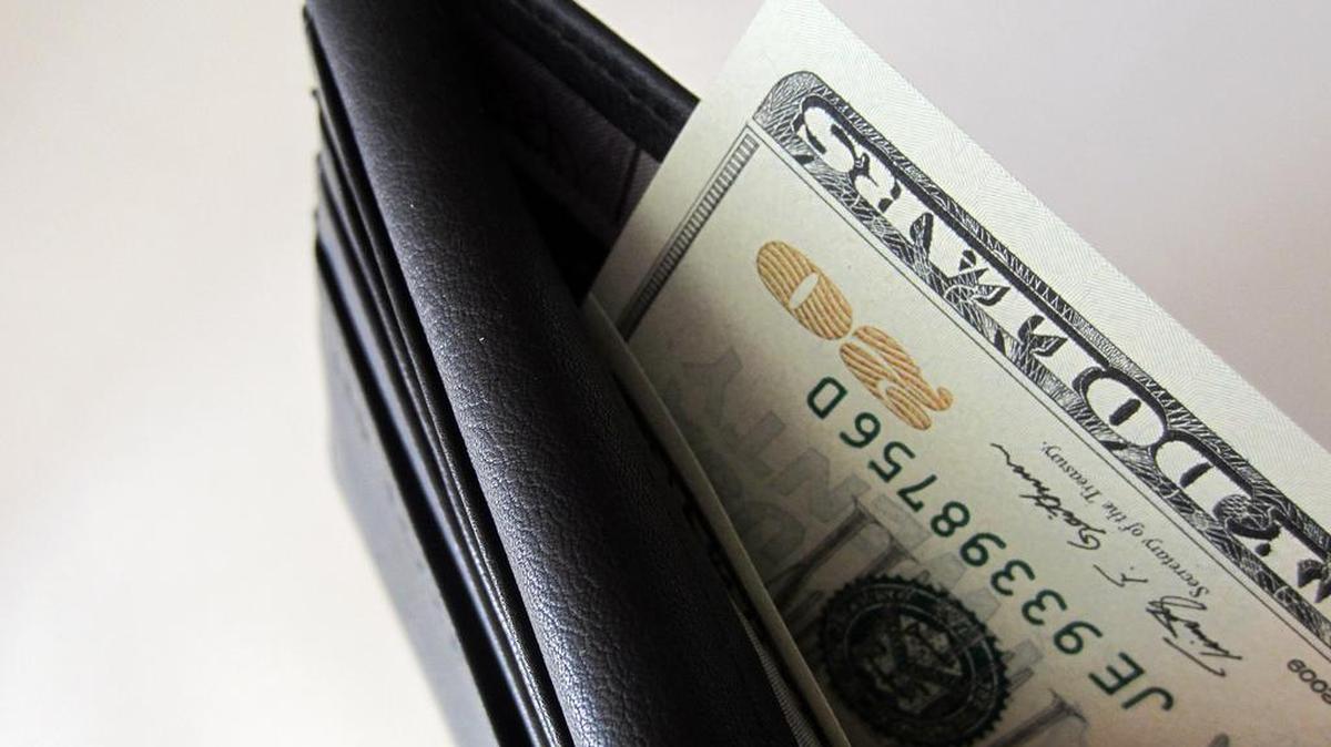Gov. Gavin Newsom and California legislators agree on a income-limited payment plan with inflation-relief checks for California residents. Here’s who qualifies.