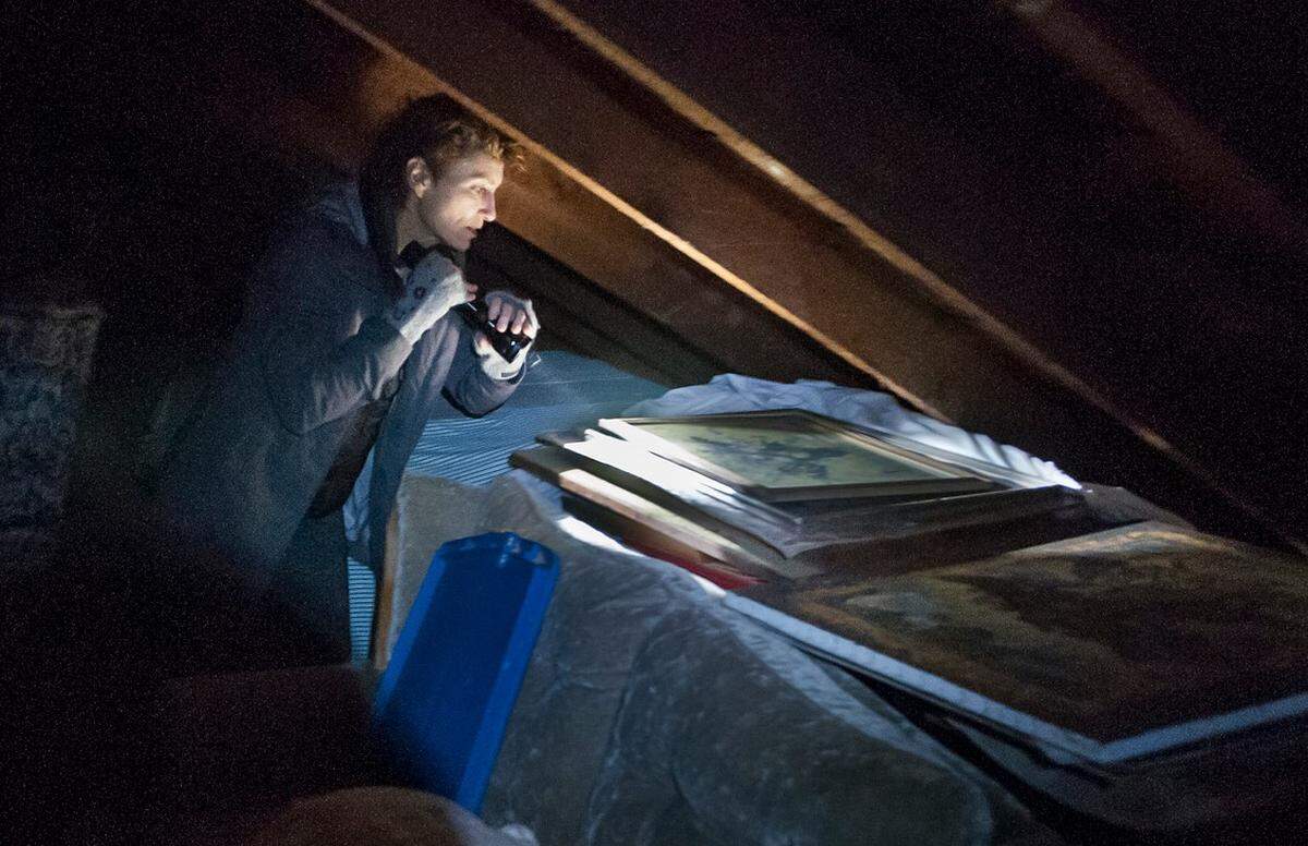 Judith Altruda discovers the long lost art of Eugene Landry in a Grayland, WA shed in February 2019.