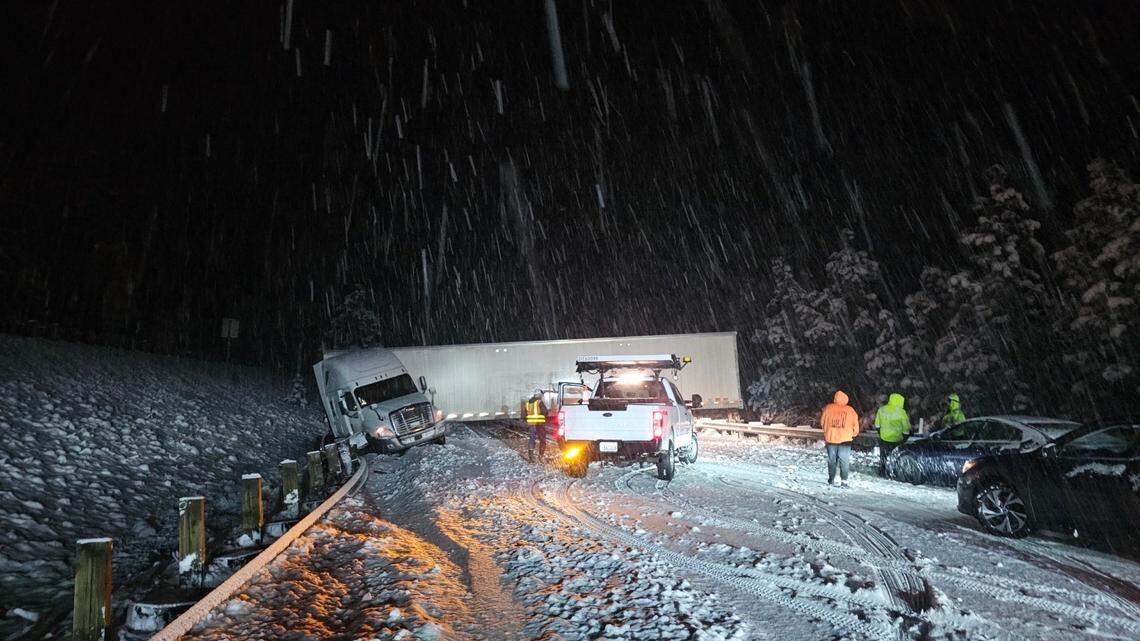 Two major WA state passes to be closed overnight due to heavy snow, spin-outs