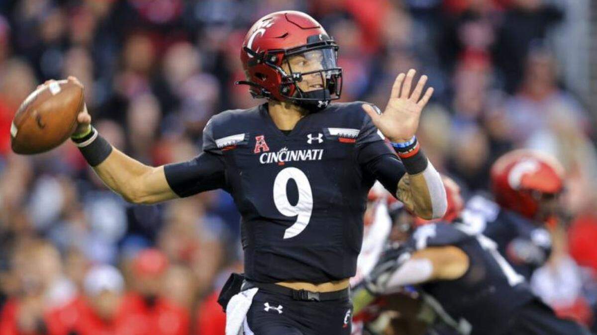 Former University of Cincinnati quarterback Desmond Ridder throws a pass during the first half of the team’s NCAA college football game against SMU on Nov. 20, 2021, in Cincinnati. He reportedly had a pre-draft visit with the Seahawks.