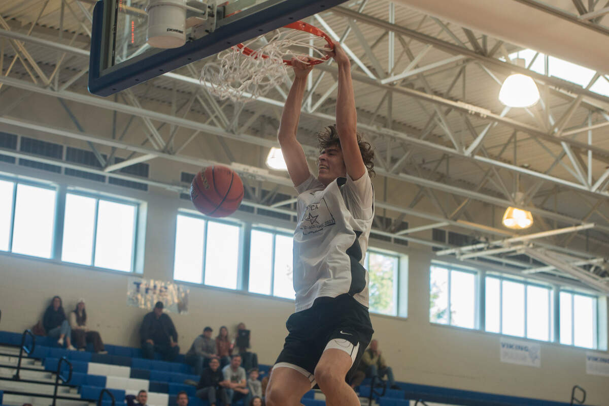 Richland’s Lucas Westerfield throws down a dunk during the Futures Game at the WIBCA All-Star Weekend on Saturday, March 18, 2023 at Curtis High School in University Place, Wash.
