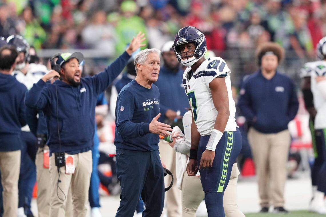 Jan 7, 2024; Glendale, Arizona, USA; Seahawks head coach Pete Carroll talks with Seattle quarterback Geno Smith (7) during the first half of the NFL game against the Arizona Cardinals at State Farm Stadium. Mandatory Credit: Joe Camporeale-USA TODAY Sports