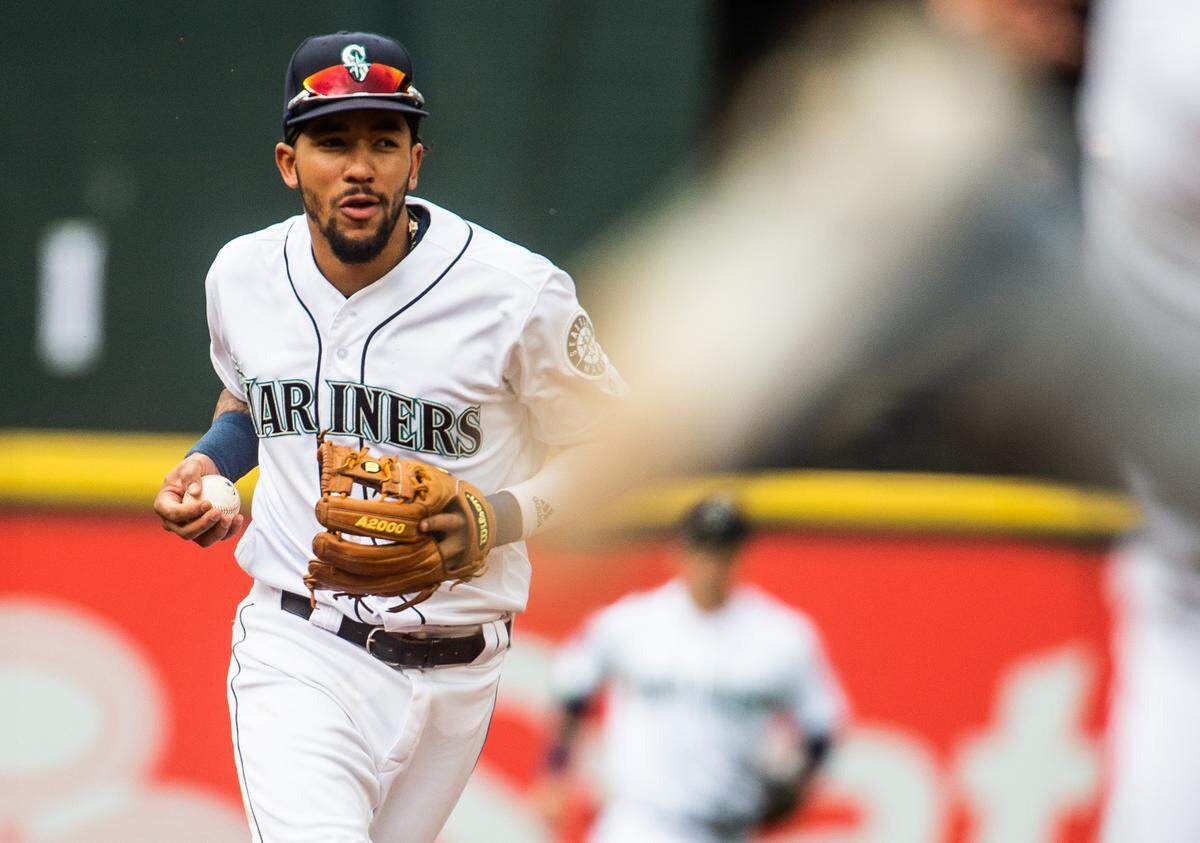 J.P. Crawford makes a play in the fourth inning. The Seattle Mariners played the Kansas City Royals in a Major League Baseball game at T-Mobile Park in Seattle, Wash., on Wednesday, June 19, 2019.