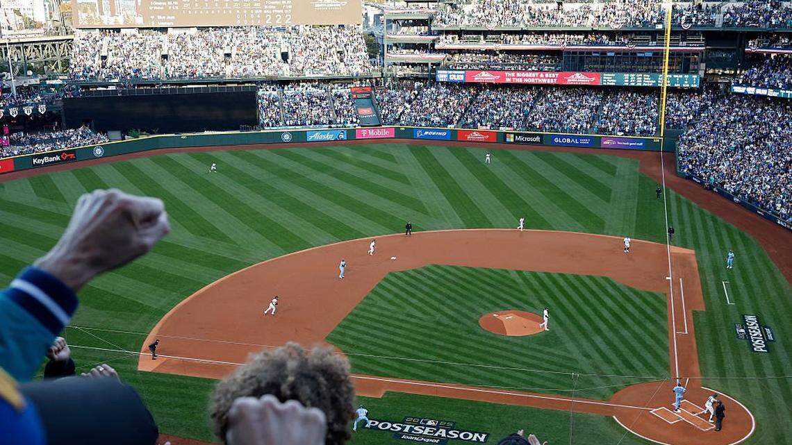 Seattle Mariners land All-Star infielder in three-team trade