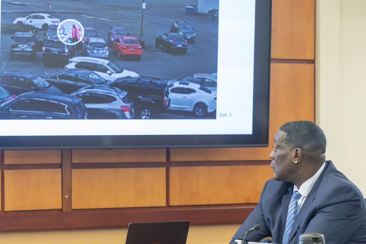 Former NBA star Shawn Kemp, 55, watches surveillance footage from March 2023 of himself shooting at an occupied car as part of the prosecution's presentation at Kemp's sentencing hearing on Friday, Aug. 22, 2025, at Pierce County Superior Court in Tacoma, Wash.