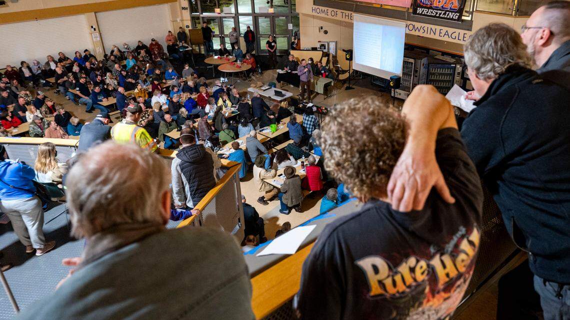 With stroke of pen, Inslee weighs in on controversial search for WA’s next major airport