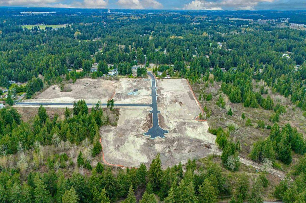 An aerial photo of the future Benston Landing neighborhood planned for 10, multi-acre home sites in the Graham area.