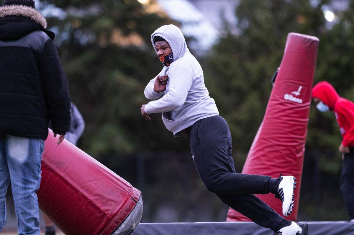 Rainier Beach’s Josh Conerly Jr. is a prized D-1 recruit. Rainier Beachs football team works out Tuesday, January 26, 2021. 216178