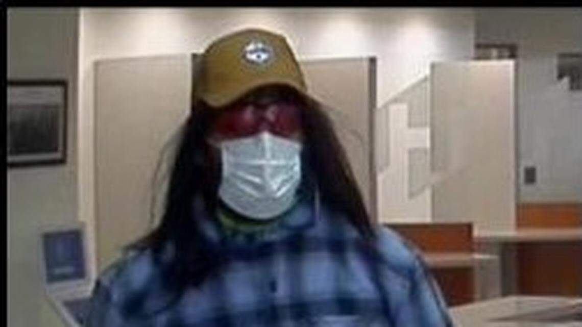 Puyallup credit union robber is at large, police say. Public asked to avoid area