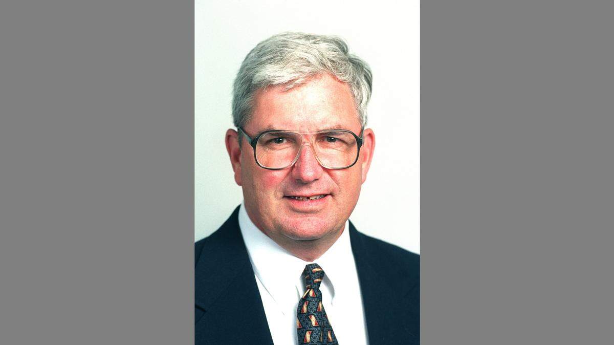 Medical issues have caused Ron Lucas to resign as mayor of Steilacoom.