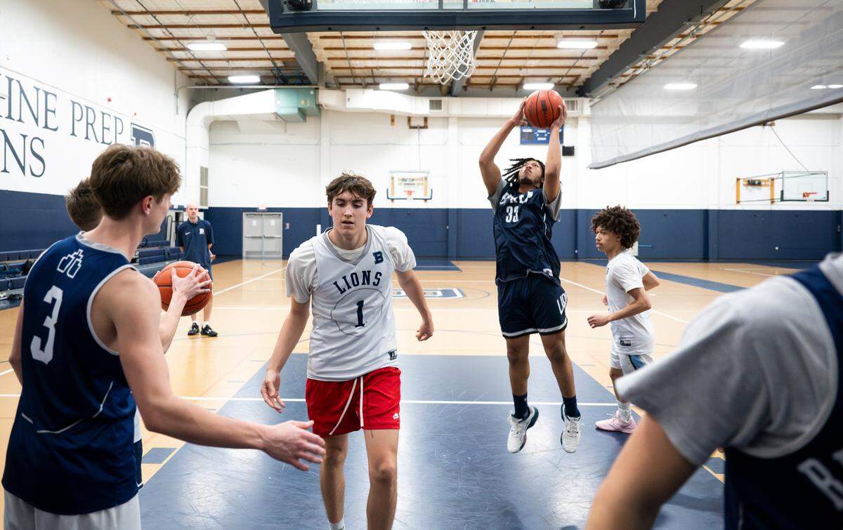 Bellarmine Prep boys basketball team runs drills during practice at Bellarmine Preparatory School, on Monday, March 3, 2025, in Tacoma, Wash.