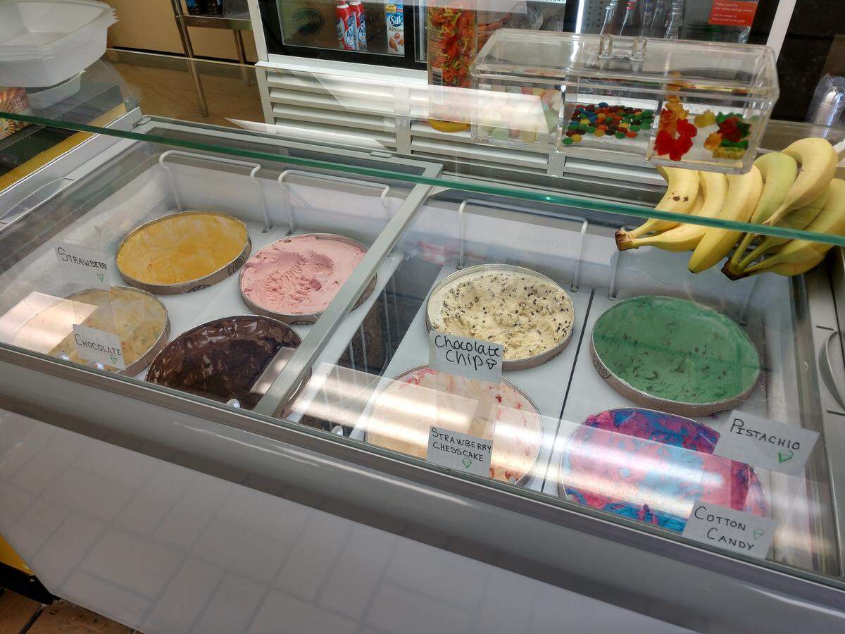 La Casa de Sharon also serves ice cream.
