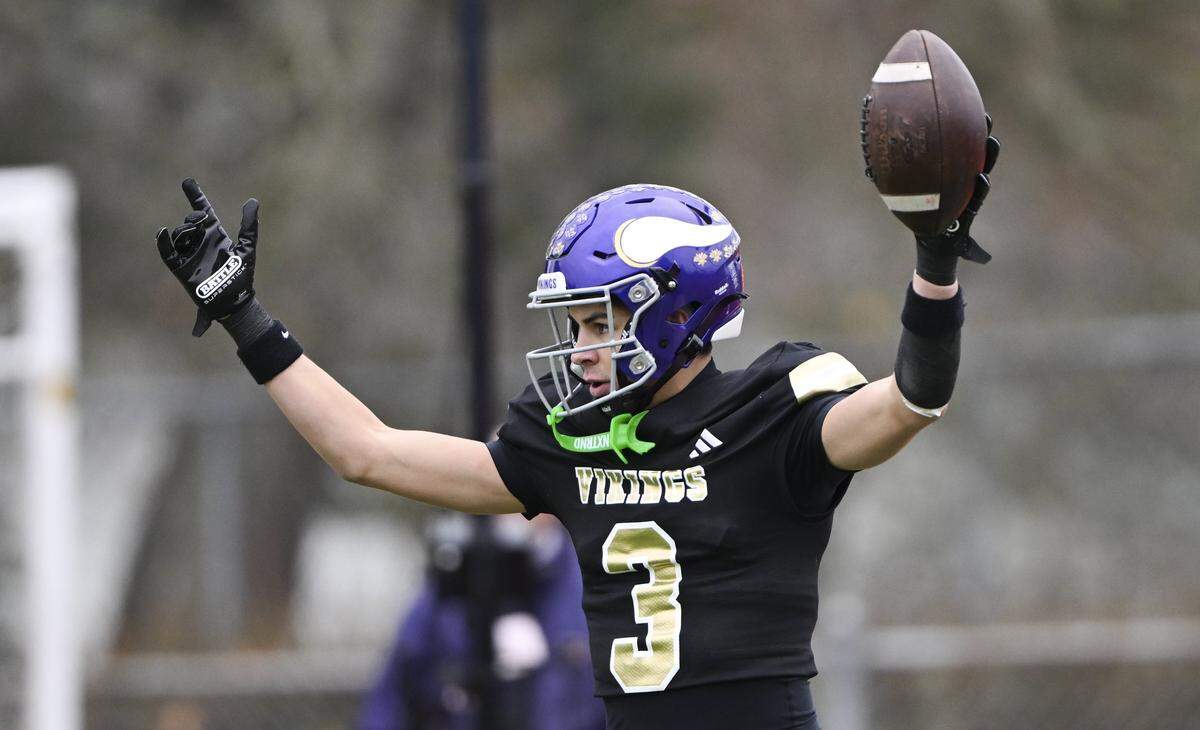 Puyallup wide receiver Lawson Looker (3) reacts to a touchdown against the Sumner Spartans during the first half of the 4A state semifinal game at Sparks Stadium, on Saturday, Nov. 29, 2025 in Puyallup, Wash.