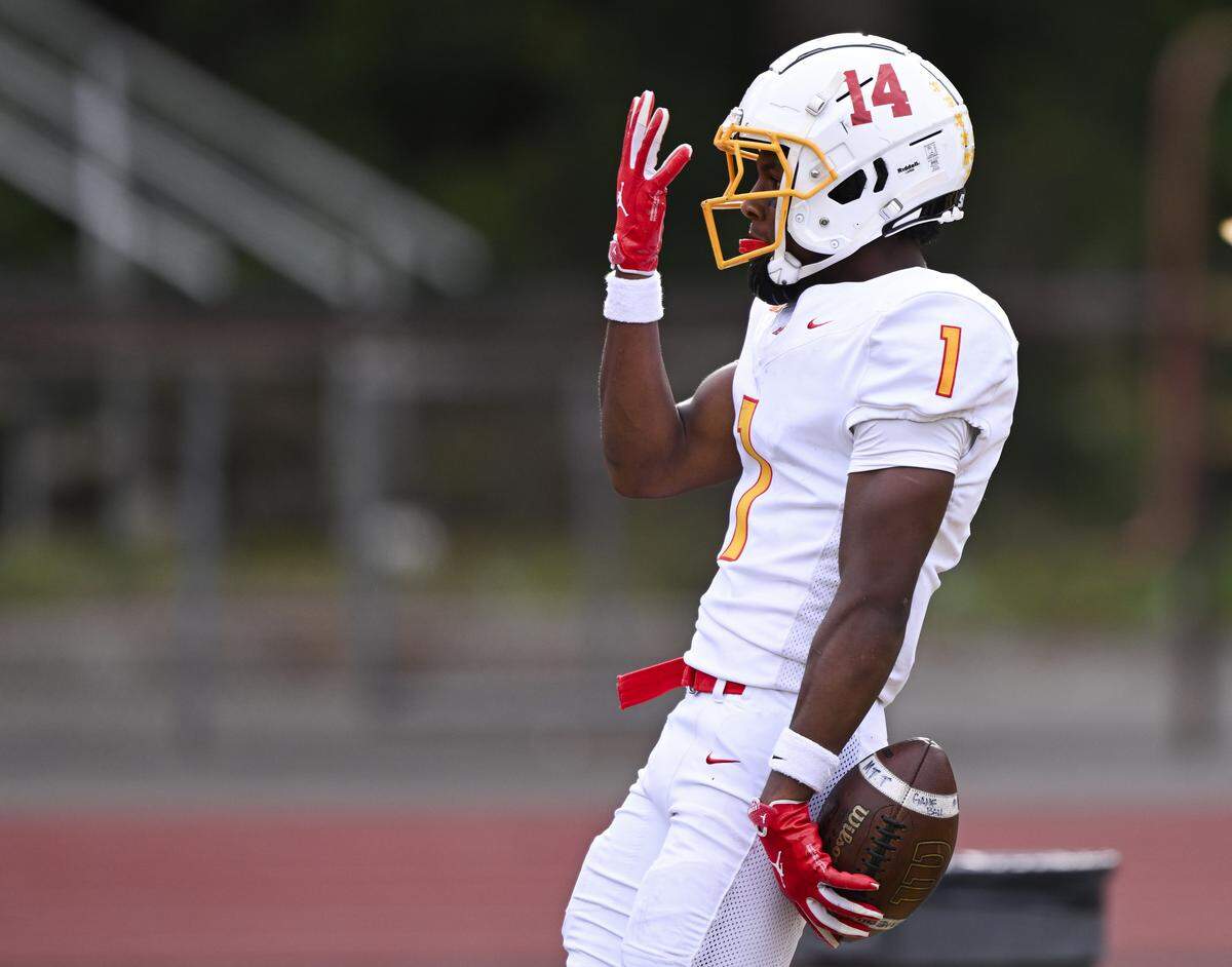 Mount Tahoma wide receiver Elijah Durr (1) reacts to a touchdown against the Lincoln Abes during the first half of the game at Lincoln High School, on Saturday, Oct. 4, 2025, in Tacoma, Wash.
