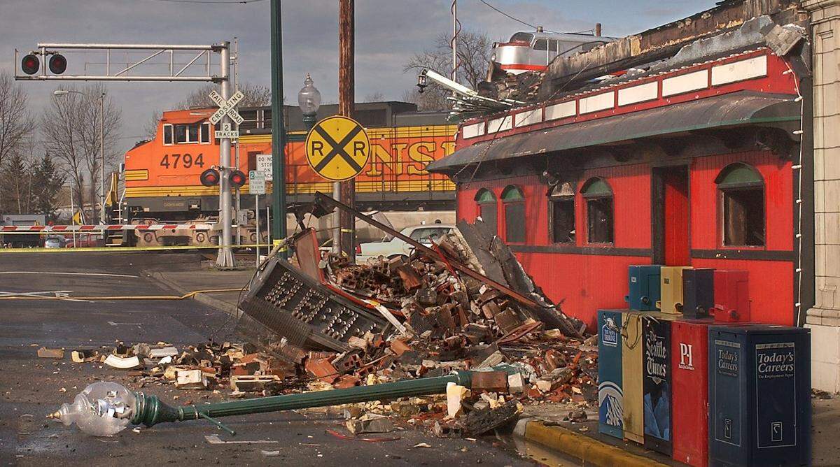 03/01/2005 / METRO SLUG: CABOOSE FIRE A BNSF locomotive passes at 10:15 am Tuesday , the remains of the K.C. Caboose restaurant on Main St. in Sumner Wa.  The fire broke out six hours earlier in the popular landmark.  (Russ Carmack/The News Tribune) 03/01/2005