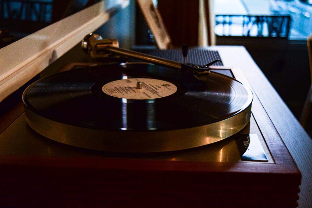 The owners have a background in music and a soft-spot for vintage hi-fis, so vinyl records are part of the theme.