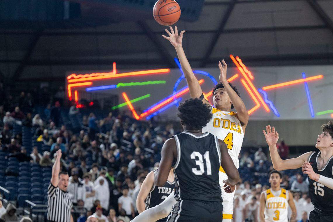O’Dea forward Amare Jackson (4) attempts a shot over Mountlake Terrace forward Rayshaun Connor during the second quarter of a Class 4A quarterfinal game on Thursday, March 2, 2023, in Tacoma, Wash.
