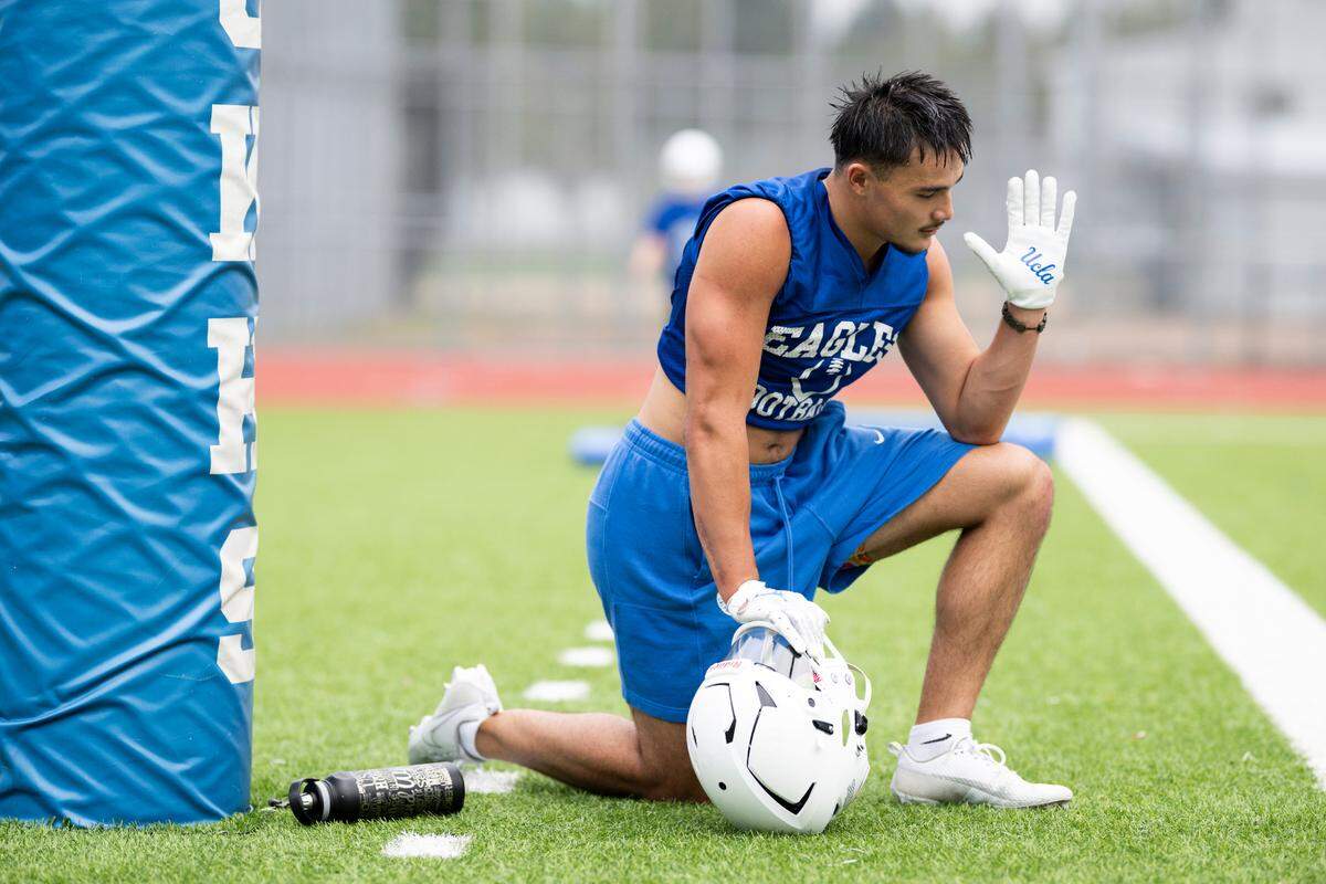 Graham-Kapowsin tight end Noah Flores rest during a football practice at Graham-Kapowsin High School, on Thursday, Aug. 22, 2024, in Graham, Wash.