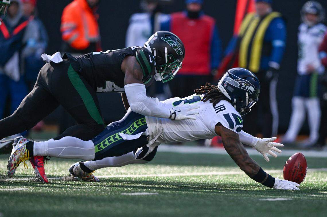 Seattle Seahawks wide receiver Laviska Shenault Jr. (1) dives for a fumbled ball during the first quarter against the New York Jets at MetLife Stadium. Mandatory Credit: Mark Smith-Imagn Images