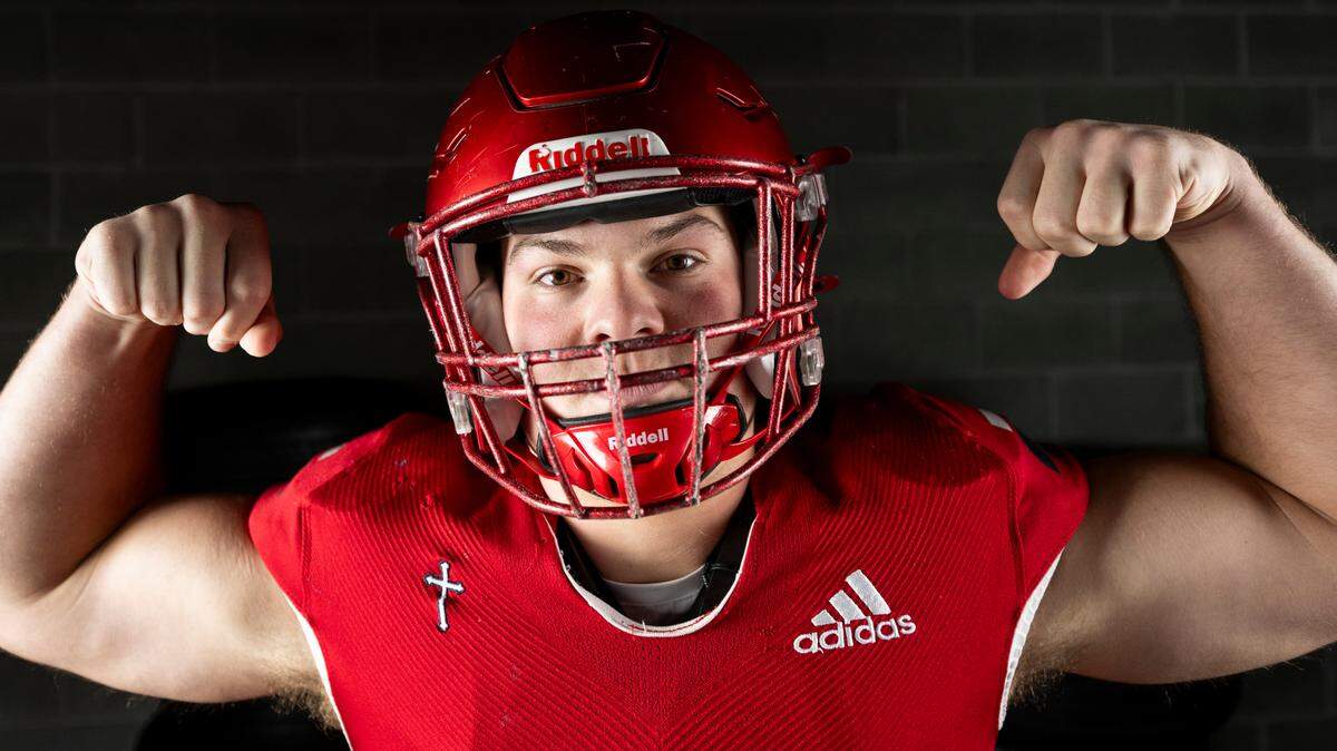 Kennedy Catholic junior defensive end Derek Colman-Brusa is the state’s top-rated recruit in the 2026 class and holds offers from UW, Oregon, Ohio State and others.
