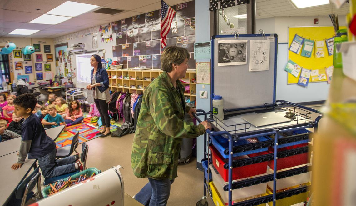 Camille Schuette takes her “science a la cart” lesson to her next classroom at Minter Creek Elementary School on April 12, 2018.  Lack of space at the school forces her to work from a cart instead of a classroom. A $220 million bond measure that would have helped Minter with upgrades failed in April.