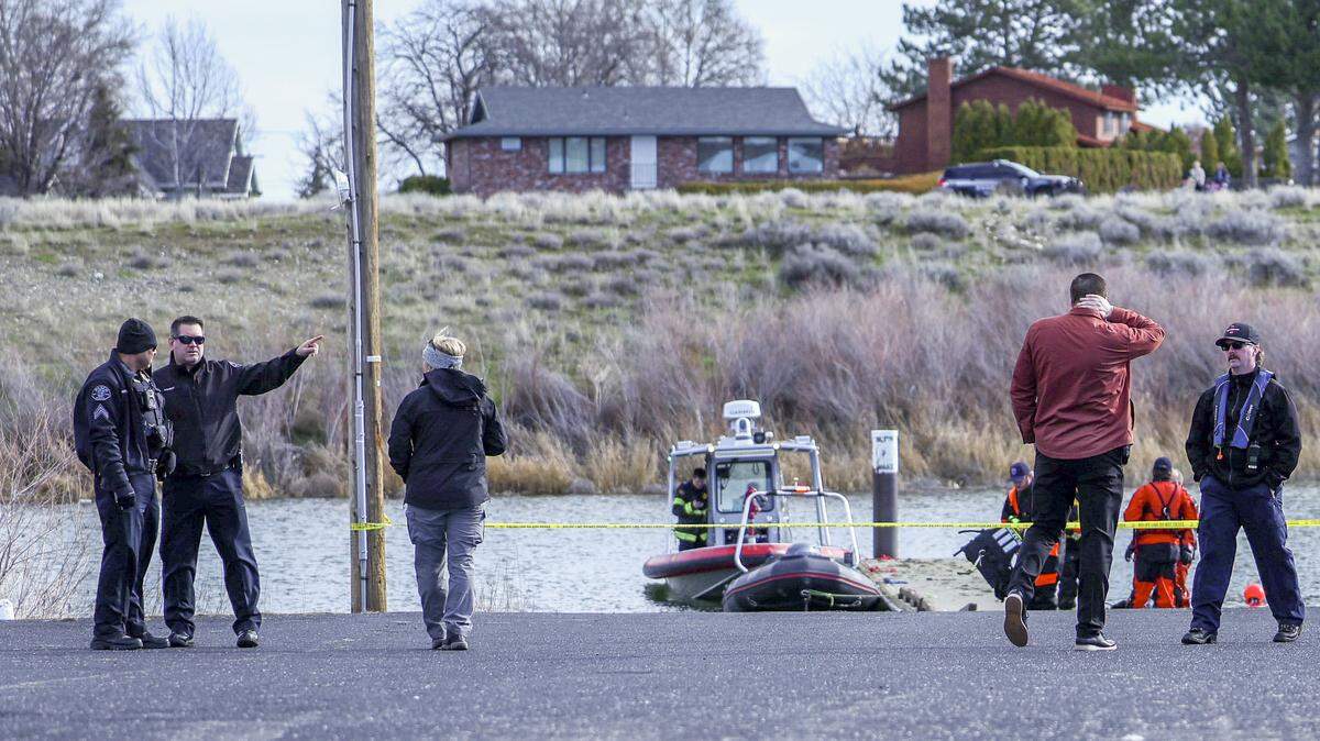 Pasco police are investigating a car found floating in the water at the Chiawana Park boat launch Friday morning.