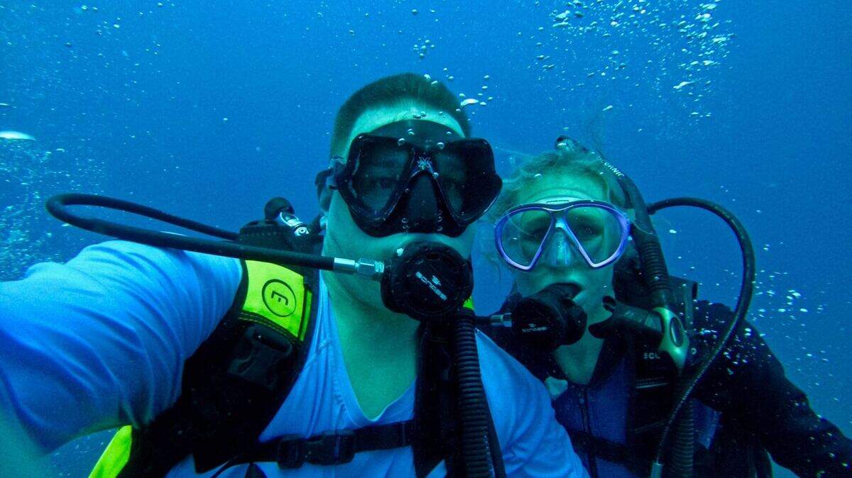 Jeff Conover, left, and Tracy Conover scuba diving in Hawaii in August 2022.